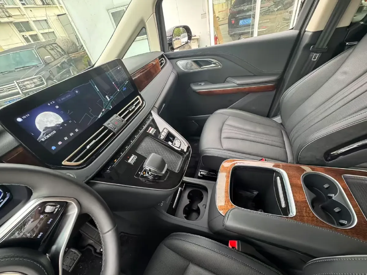 2024 HongQi HQ9 2.0T 163HP L4 1DHT PHEV 20.14KWH,autocango,china used car exporter,china ev exporter,chinese used car exporter,chinese used ev exporter