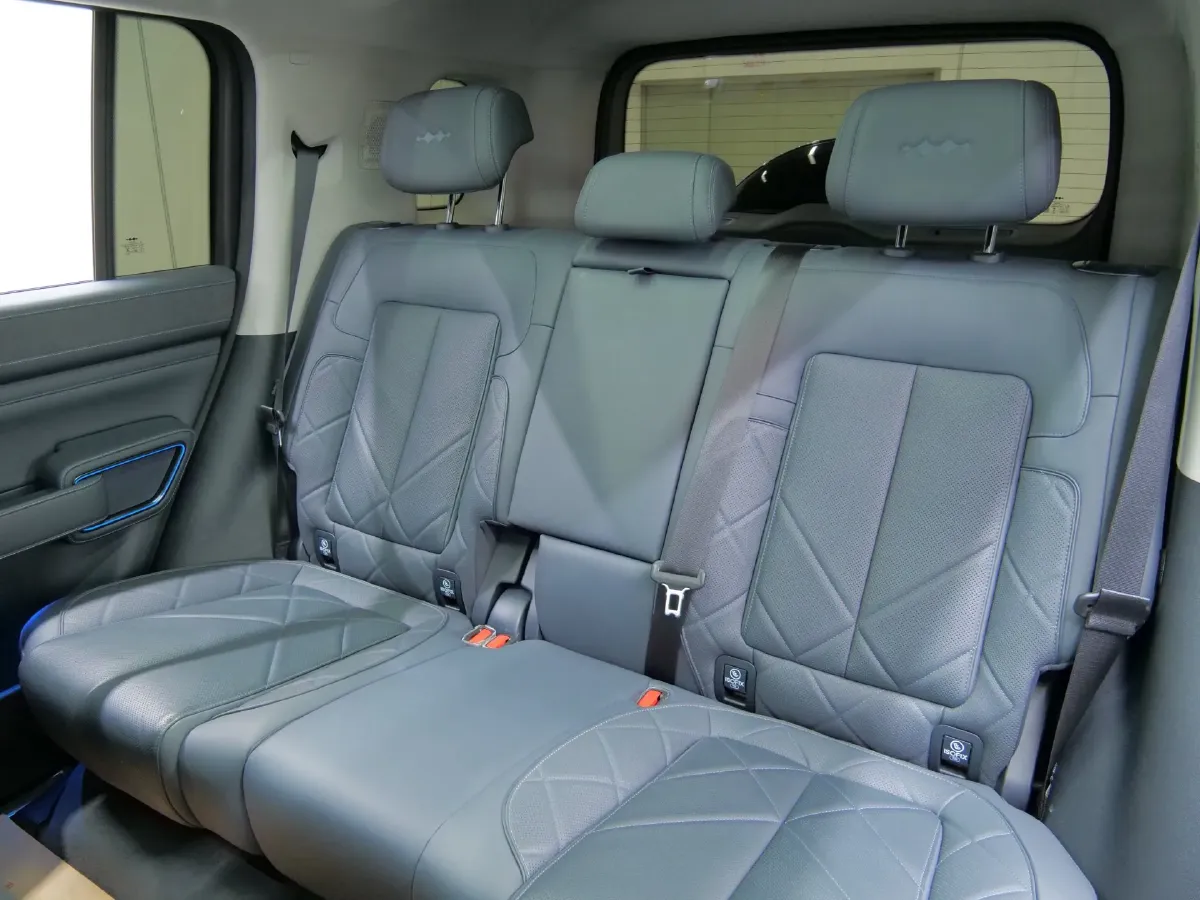 2023 FangChengBao Bao 5 1.5T 194HP L4 E-CVT PHEV 31.8KWH,autocango,china used car exporter,china ev exporter,chinese used car exporter,chinese used ev exporter