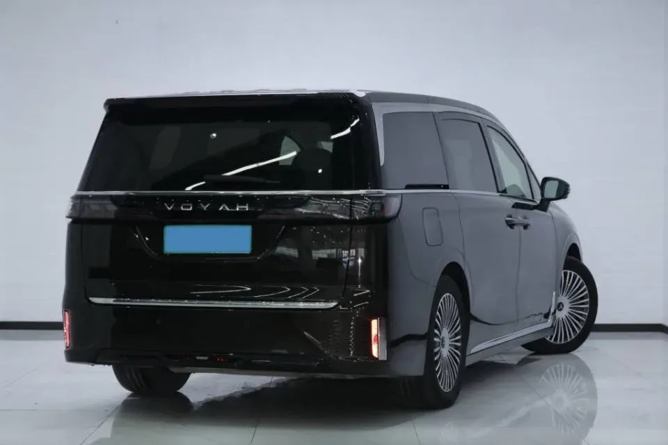 2025 Voyah Dream 1.5T 150HP L4 PHEV 41.7KWH,autocango,china used car exporter,china ev exporter,chinese used car exporter,chinese used ev exporter