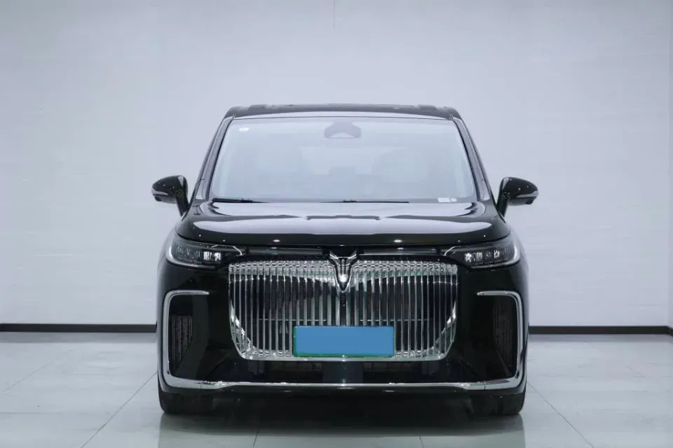 2025 Voyah Dream 1.5T 150HP L4 PHEV 41.7KWH,autocango,china used car exporter,china ev exporter,chinese used car exporter,chinese used ev exporter