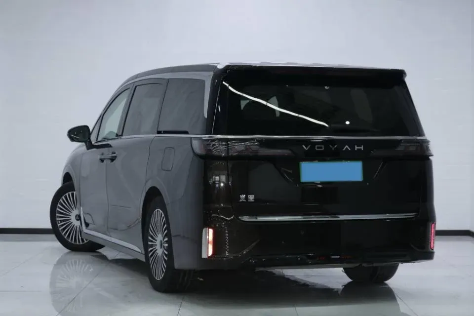 2025 Voyah Dream 1.5T 150HP L4 PHEV 41.7KWH,autocango,china used car exporter,china ev exporter,chinese used car exporter,chinese used ev exporter