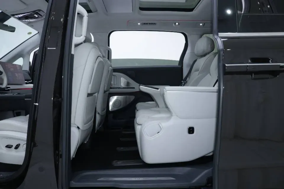 2025 Voyah Dream 1.5T 150HP L4 PHEV 41.7KWH,autocango,china used car exporter,china ev exporter,chinese used car exporter,chinese used ev exporter