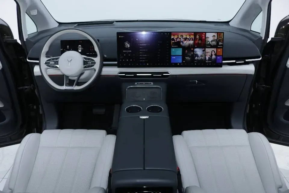 2025 Voyah Dream 1.5T 150HP L4 PHEV 41.7KWH,autocango,china used car exporter,china ev exporter,chinese used car exporter,chinese used ev exporter