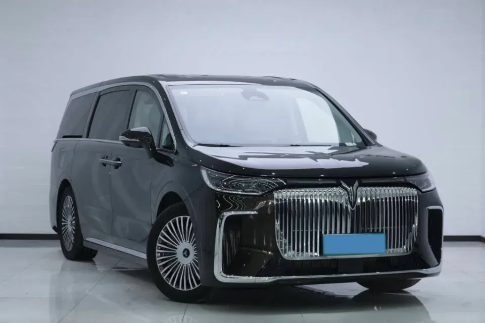 2025 Voyah Dream 1.5T 150HP L4 PHEV 41.7KWH,autocango,china used car exporter,china ev exporter,chinese used car exporter,chinese used ev exporter