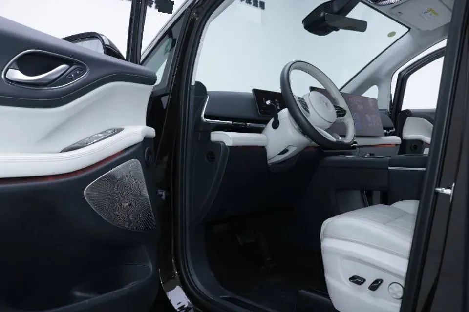 2025 Voyah Dream 1.5T 150HP L4 PHEV 41.7KWH,autocango,china used car exporter,china ev exporter,chinese used car exporter,chinese used ev exporter