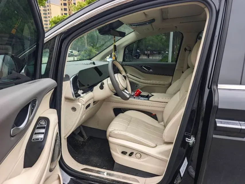 2024 Voyah Dream 1.5T 150HP L4 PHEV 43KWH,autocango,china used car exporter,china ev exporter,chinese used car exporter,chinese used ev exporter