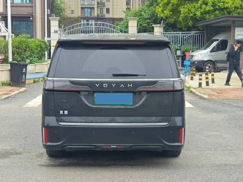 2024 Voyah Dream 1.5T 150HP L4 PHEV 43KWH,autocango,china used car exporter,china ev exporter,chinese used car exporter,chinese used ev exporter