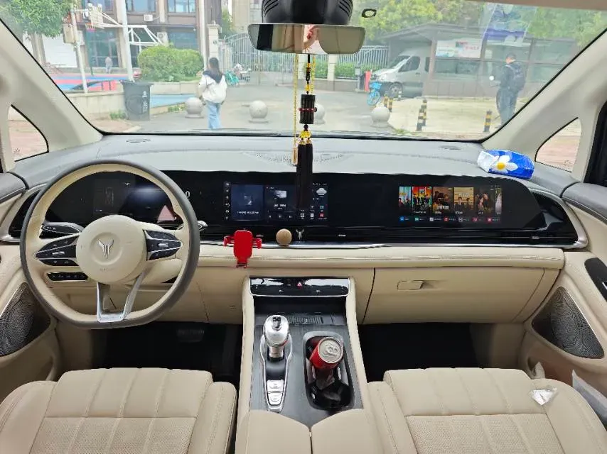 2024 Voyah Dream 1.5T 150HP L4 PHEV 43KWH,autocango,china used car exporter,china ev exporter,chinese used car exporter,chinese used ev exporter