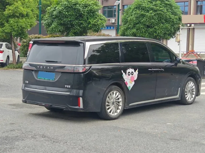 2024 Voyah Dream 1.5T 150HP L4 PHEV 43KWH,autocango,china used car exporter,china ev exporter,chinese used car exporter,chinese used ev exporter