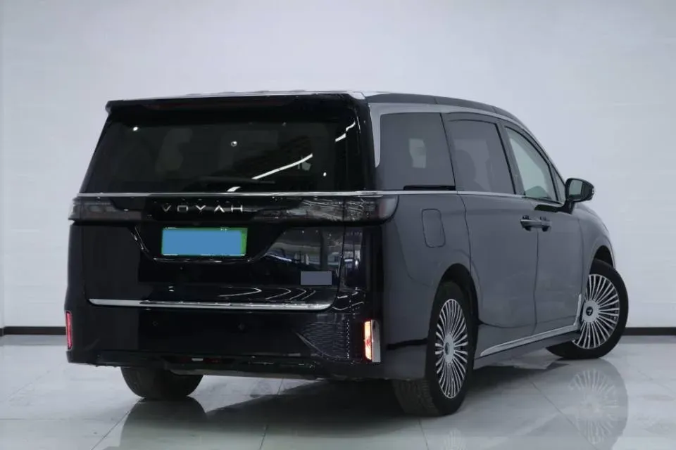 2025 Voyah Dream 1.5T 150HP L4 PHEV 41.7KWH,autocango,china used car exporter,china ev exporter,chinese used car exporter,chinese used ev exporter