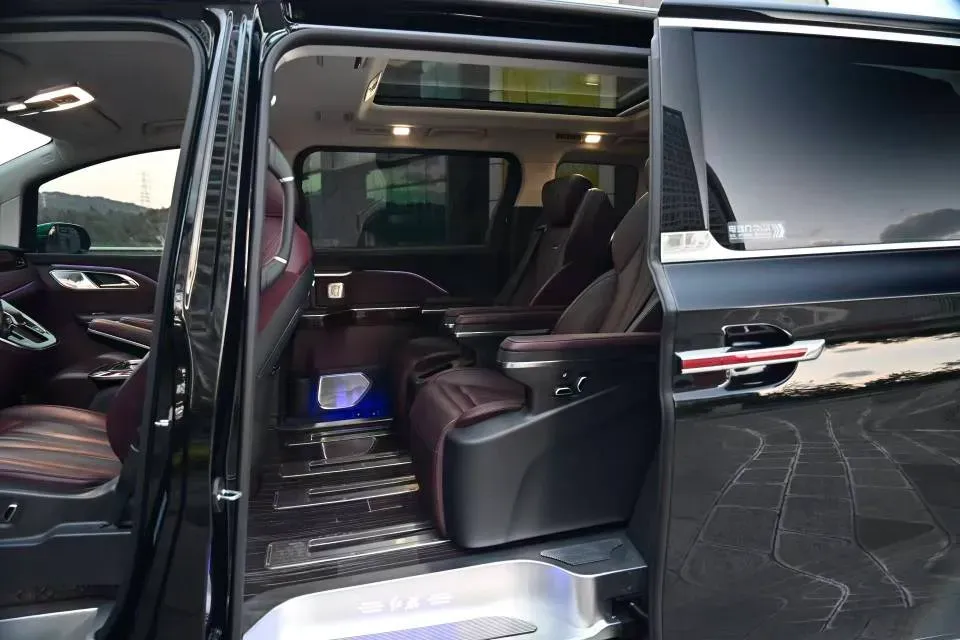 2023 HongQi HQ9 2.0T 252HP L4 8AT,autocango,china used car exporter,china ev exporter,chinese used car exporter,chinese used ev exporter