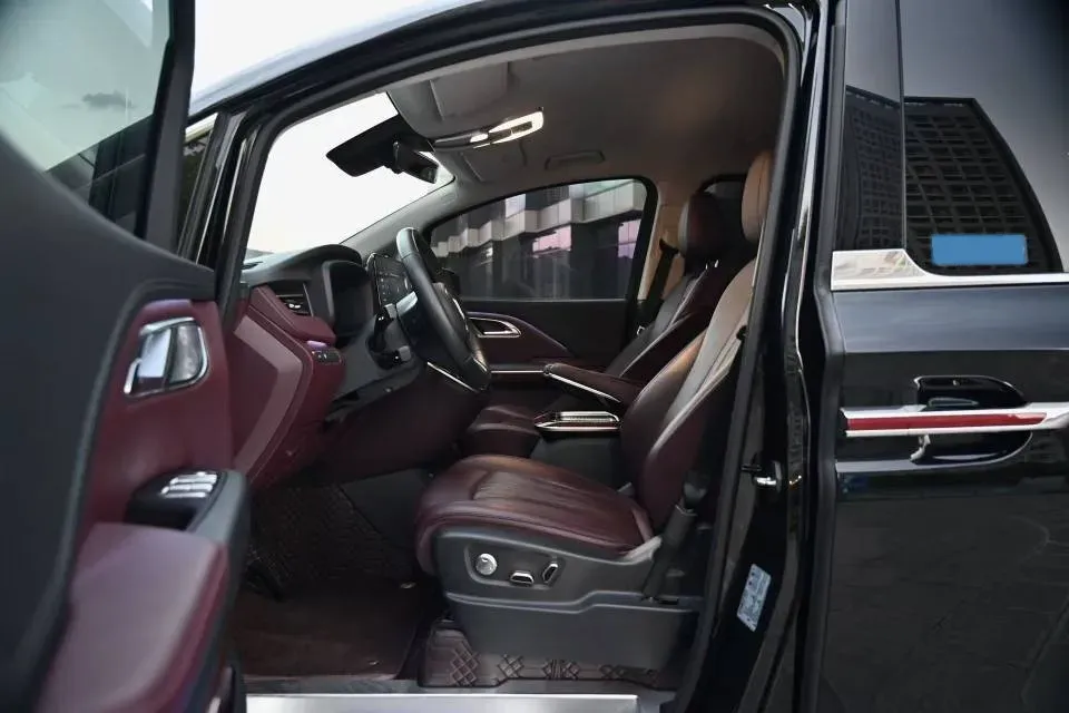 2023 HongQi HQ9 2.0T 252HP L4 8AT,autocango,china used car exporter,china ev exporter,chinese used car exporter,chinese used ev exporter