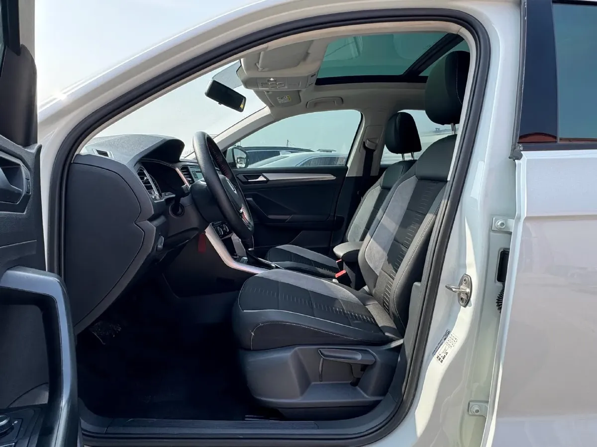 2019 Volkswagen T-Roc 1.4T 131HP L4 7DCT,autocango,china used car exporter,china ev exporter,chinese used car exporter,chinese used ev exporter
