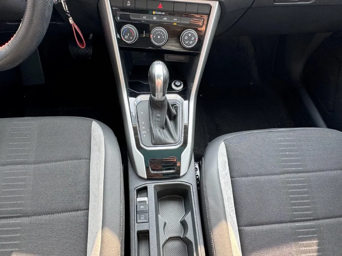 2019 Volkswagen T-Roc 1.4T 131HP L4 7DCT,autocango,china used car exporter,china ev exporter,chinese used car exporter,chinese used ev exporter