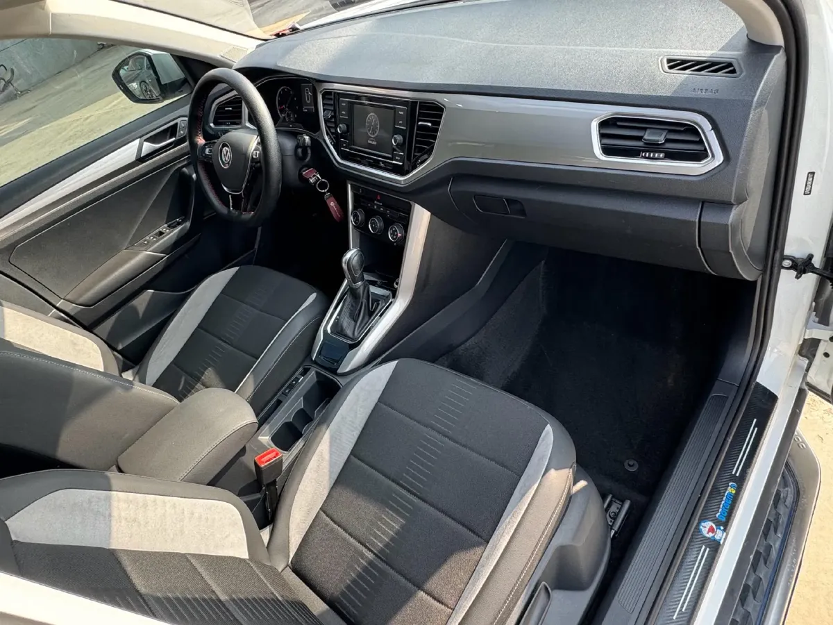 2019 Volkswagen T-Roc 1.4T 131HP L4 7DCT,autocango,china used car exporter,china ev exporter,chinese used car exporter,chinese used ev exporter