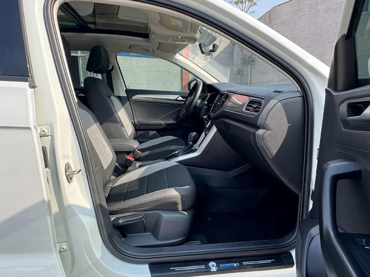 2019 Volkswagen T-Roc 1.4T 131HP L4 7DCT,autocango,china used car exporter,china ev exporter,chinese used car exporter,chinese used ev exporter