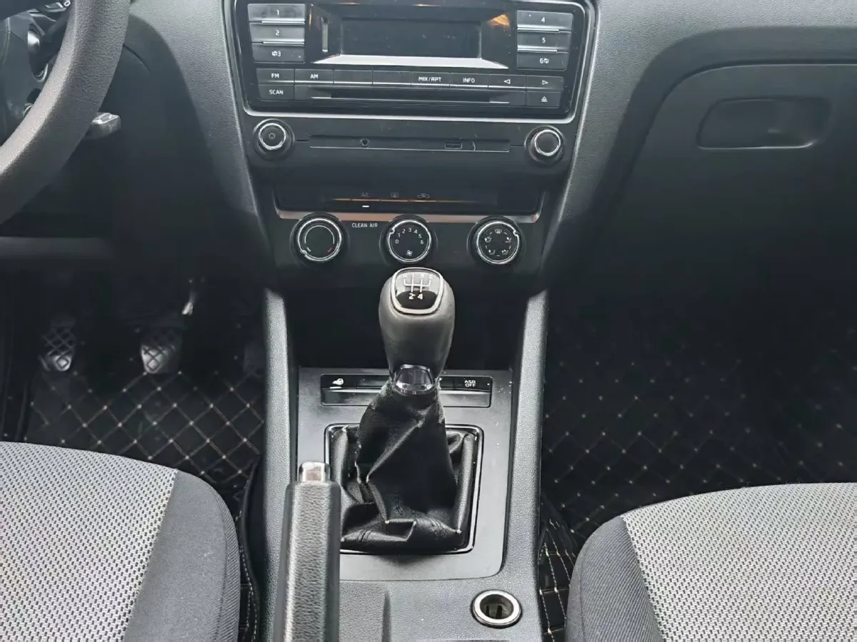 2018 Skoda Octavia 1.6L 110HP L4 5MT,autocango,china used car exporter,china ev exporter,chinese used car exporter,chinese used ev exporter