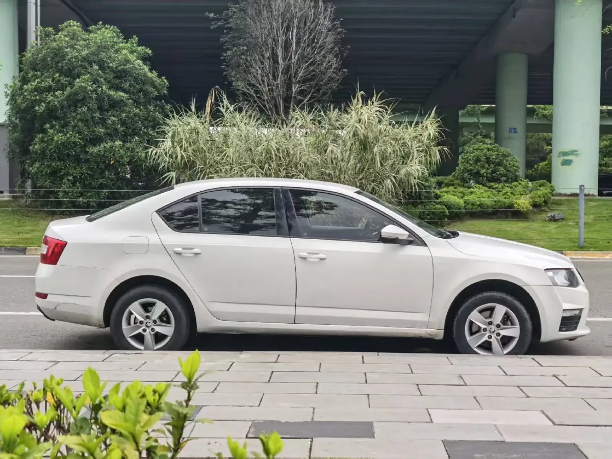 2018 Skoda Octavia 1.6L 110HP L4 5MT,autocango,china used car exporter,china ev exporter,chinese used car exporter,chinese used ev exporter