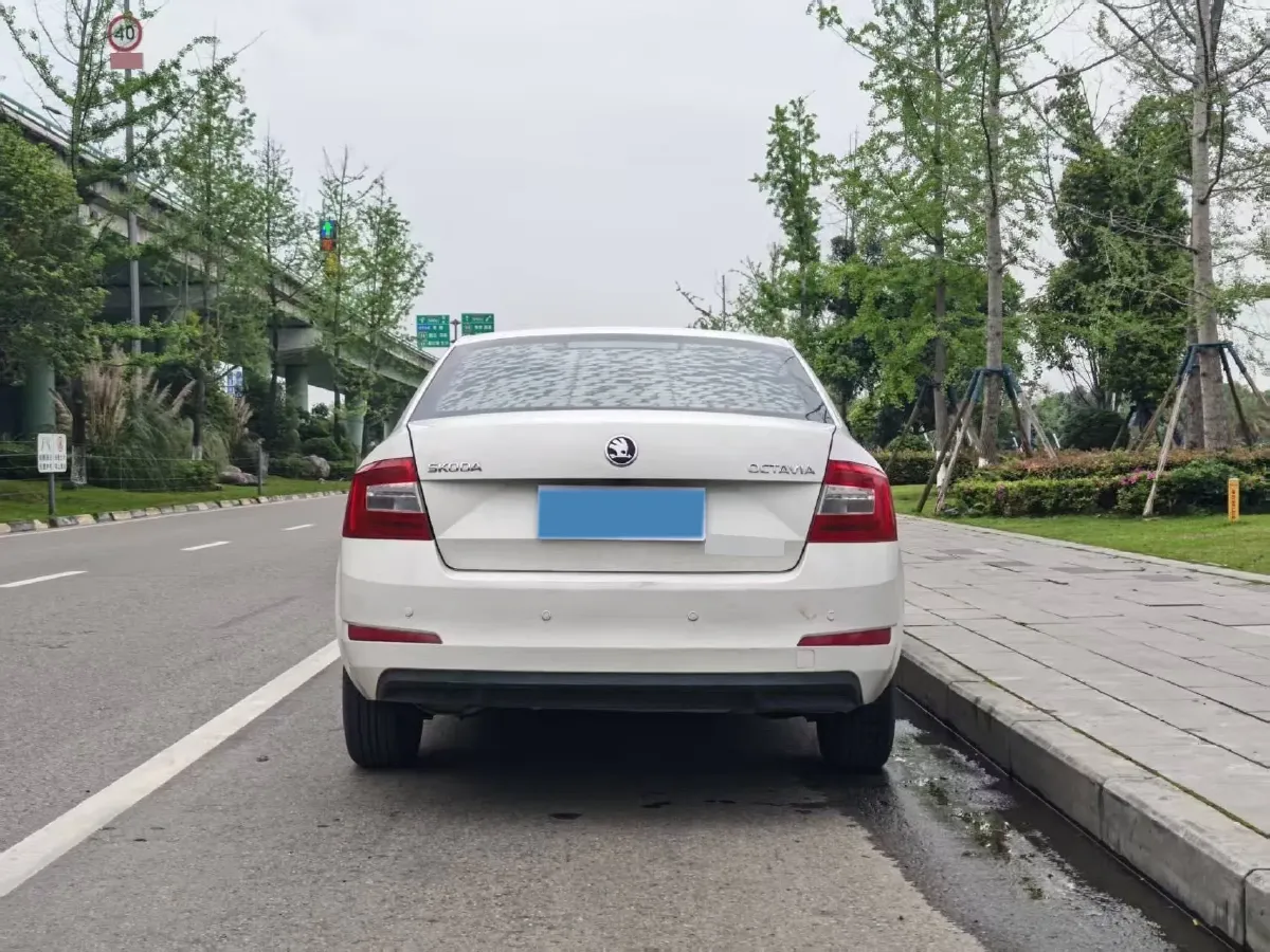 2018 Skoda Octavia 1.6L 110HP L4 5MT,autocango,china used car exporter,china ev exporter,chinese used car exporter,chinese used ev exporter