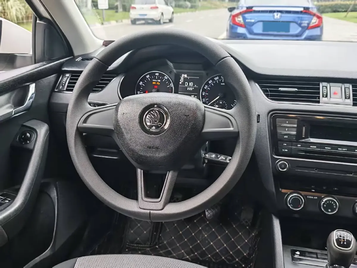 2018 Skoda Octavia 1.6L 110HP L4 5MT,autocango,china used car exporter,china ev exporter,chinese used car exporter,chinese used ev exporter