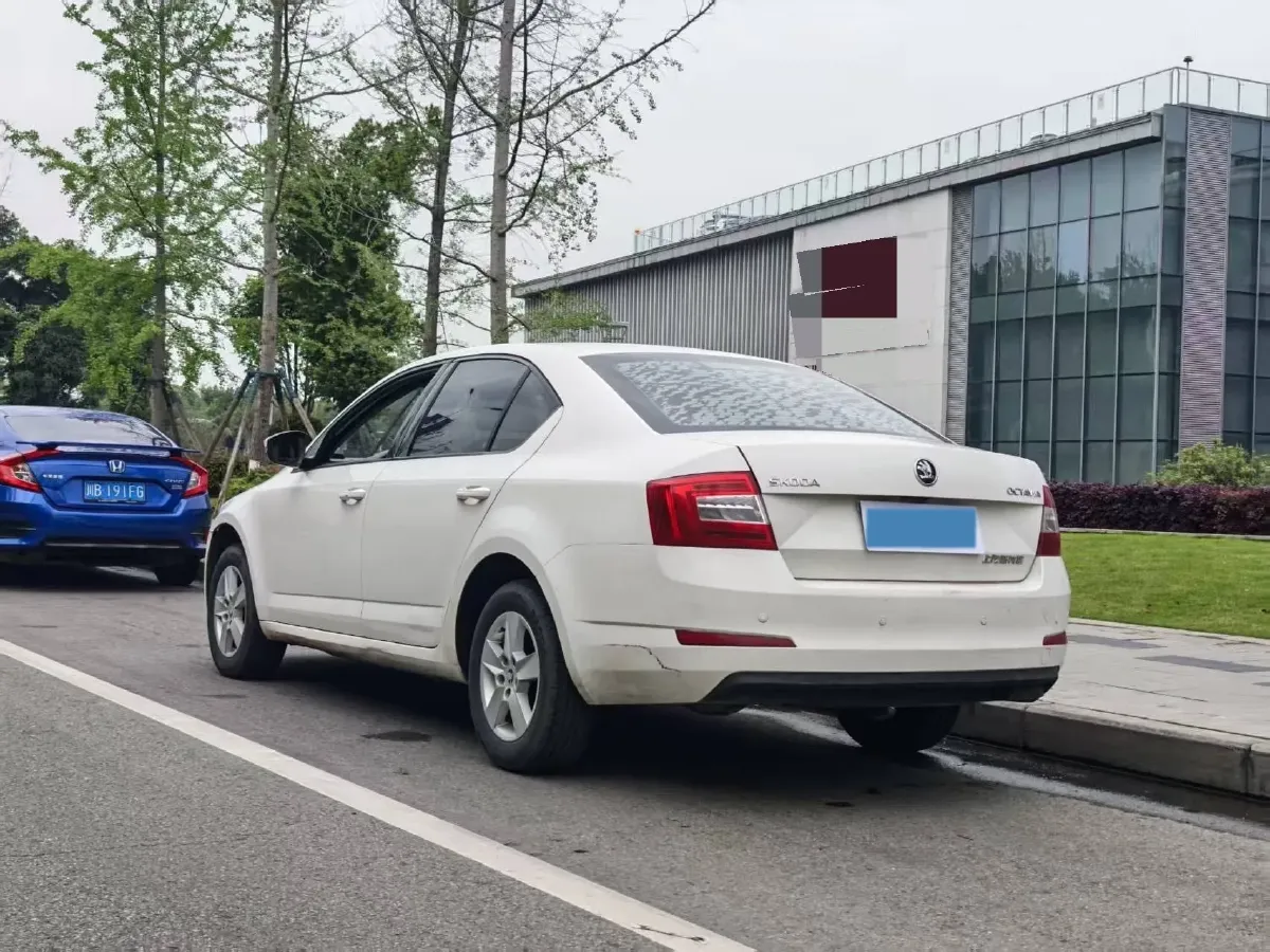 2018 Skoda Octavia 1.6L 110HP L4 5MT,autocango,china used car exporter,china ev exporter,chinese used car exporter,chinese used ev exporter
