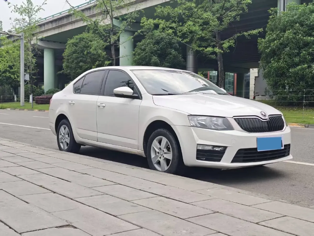 2018 Skoda Octavia 1.6L 110HP L4 5MT,autocango,china used car exporter,china ev exporter,chinese used car exporter,chinese used ev exporter