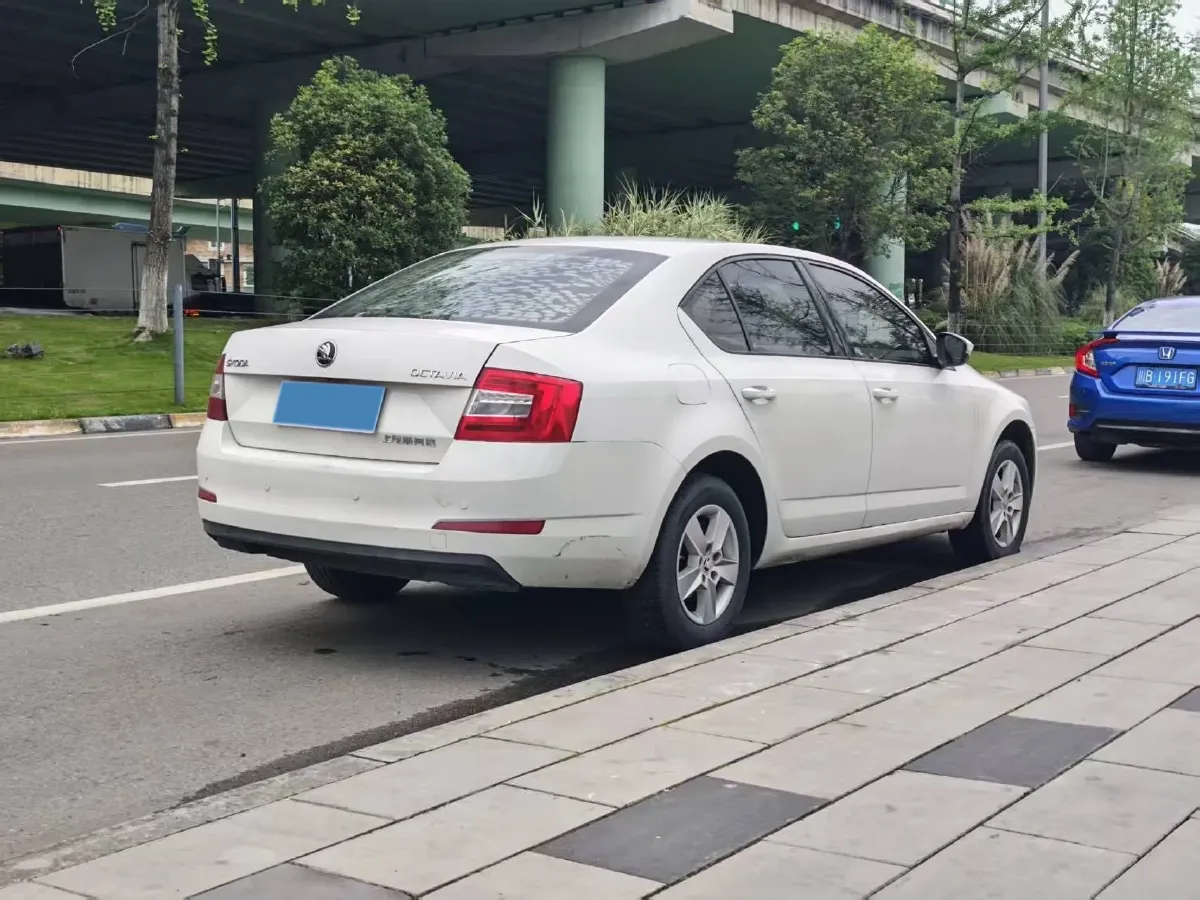 2018 Skoda Octavia 1.6L 110HP L4 5MT,autocango,china used car exporter,china ev exporter,chinese used car exporter,chinese used ev exporter