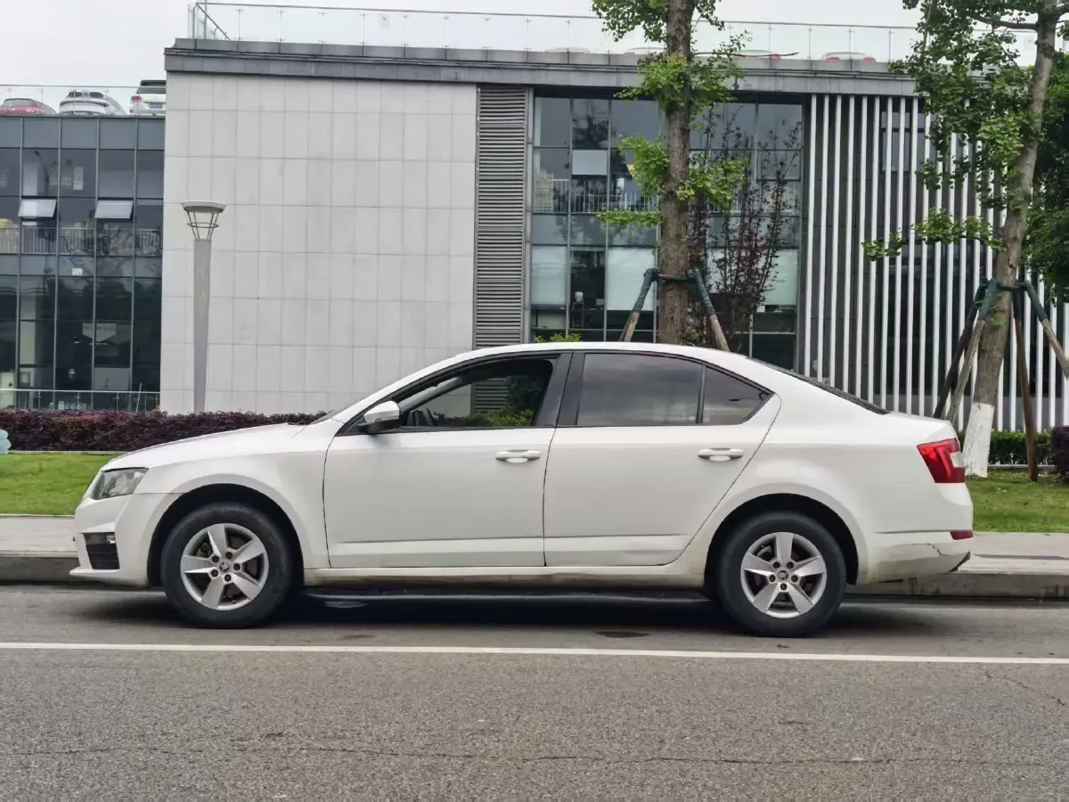 2018 Skoda Octavia 1.6L 110HP L4 5MT,autocango,china used car exporter,china ev exporter,chinese used car exporter,chinese used ev exporter