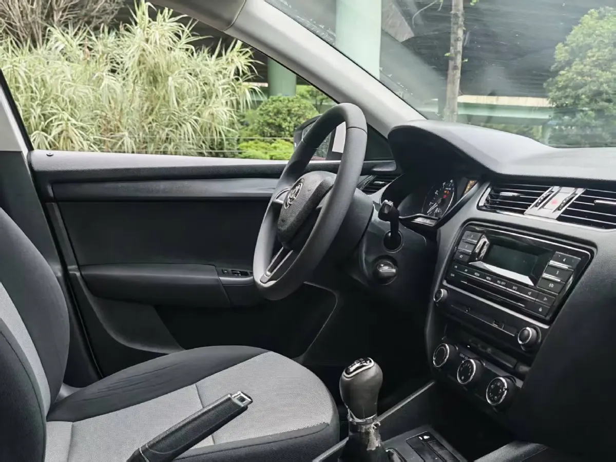 2018 Skoda Octavia 1.6L 110HP L4 5MT,autocango,china used car exporter,china ev exporter,chinese used car exporter,chinese used ev exporter