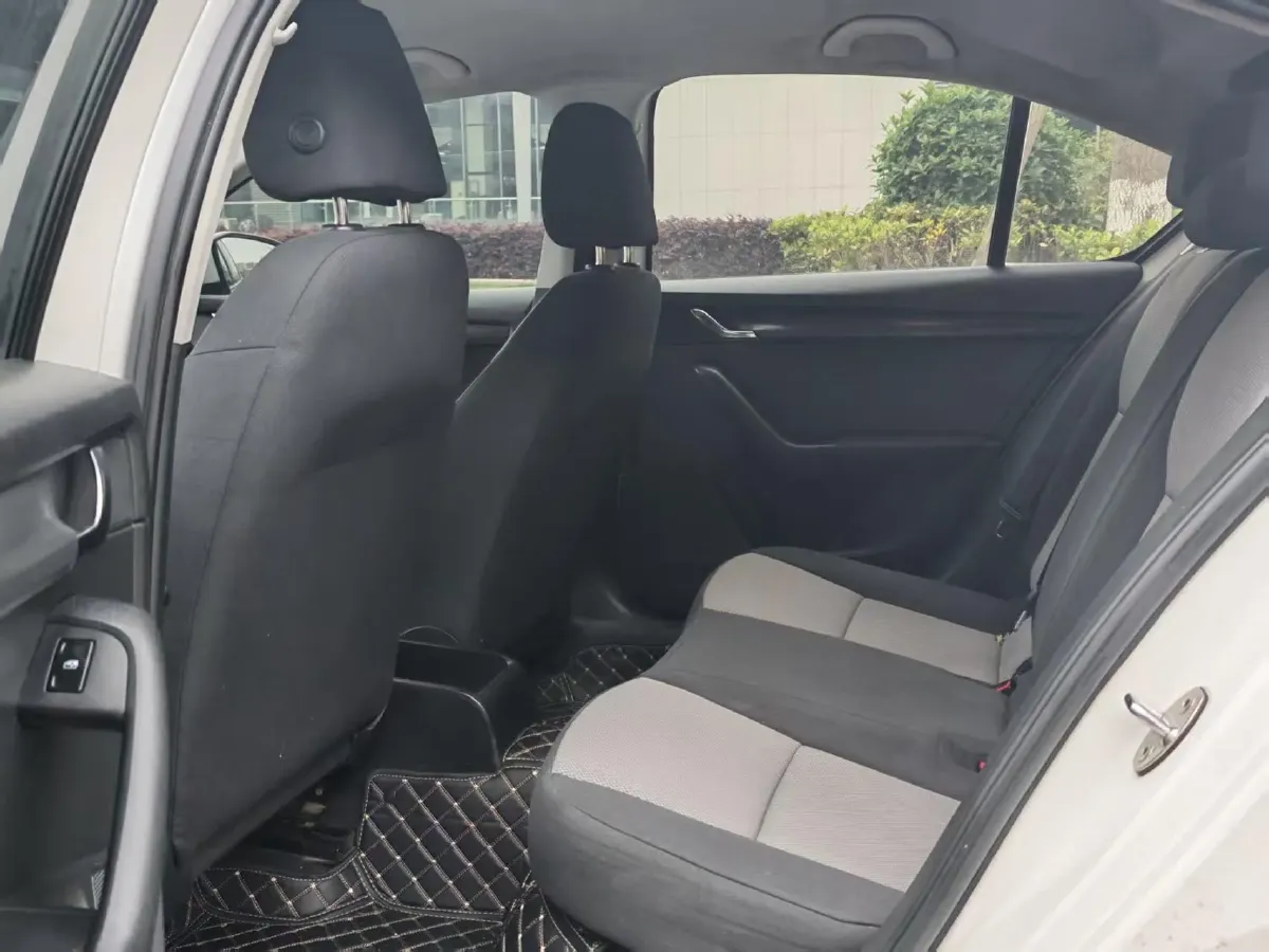 2018 Skoda Octavia 1.6L 110HP L4 5MT,autocango,china used car exporter,china ev exporter,chinese used car exporter,chinese used ev exporter