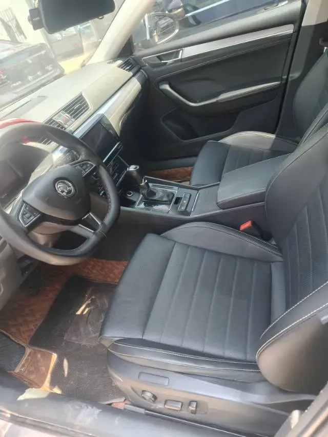 2019 Skoda Superb 1.4T 150HP L4 7DCT,autocango,china used car exporter,china ev exporter,chinese used car exporter,chinese used ev exporter