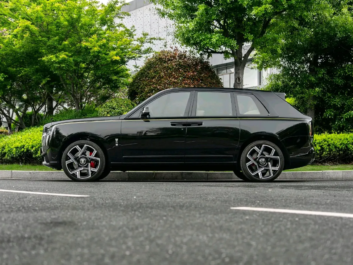 2025 Mansory Cullinan 6.7T 600HP V12 8AT,autocango,china used car exporter,china ev exporter,chinese used car exporter,chinese used ev exporter