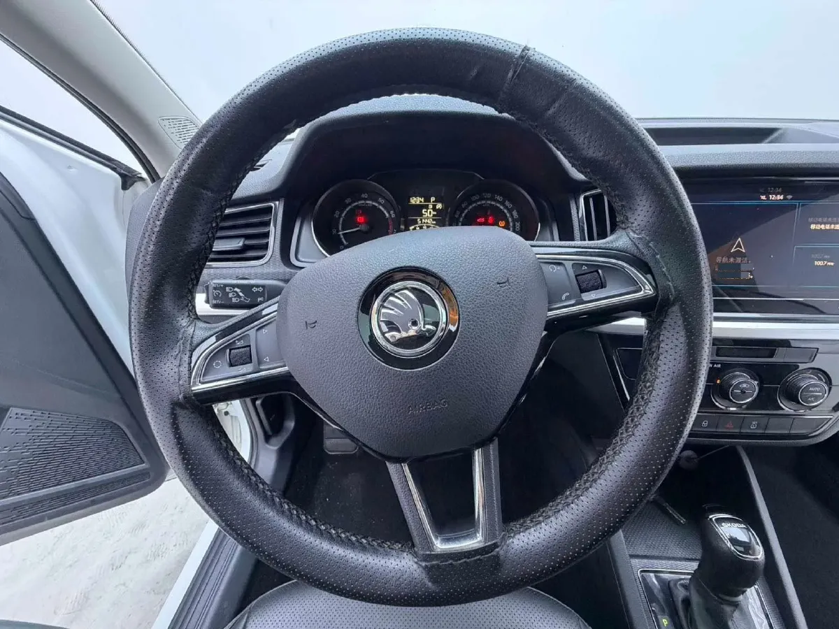 2022 Skoda Kamiq 1.5L 112HP L4 6AT,autocango,china used car exporter,china ev exporter,chinese used car exporter,chinese used ev exporter