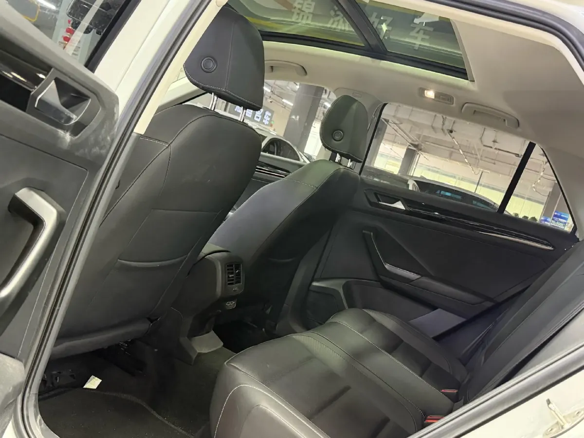 2022 Volkswagen T-Roc 1.4T 150HP L4 7DCT,autocango,china used car exporter,china ev exporter,chinese used car exporter,chinese used ev exporter