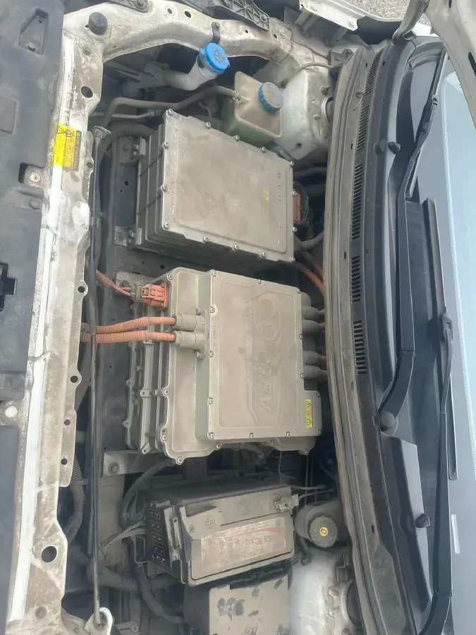 2025 Voyah Dream 1.5T 150HP L4 PHEV 41.7KWH,autocango,china used car exporter,china ev exporter,chinese used car exporter,chinese used ev exporter