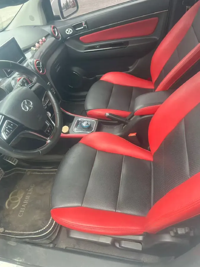 2025 Voyah Dream 1.5T 150HP L4 PHEV 41.7KWH,autocango,china used car exporter,china ev exporter,chinese used car exporter,chinese used ev exporter