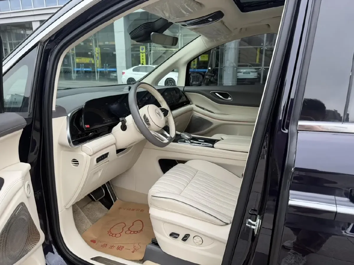 2022 Voyah Dream 1.5T 136HP L4 PHEV 25.57KWH,autocango,china used car exporter,china ev exporter,chinese used car exporter,chinese used ev exporter