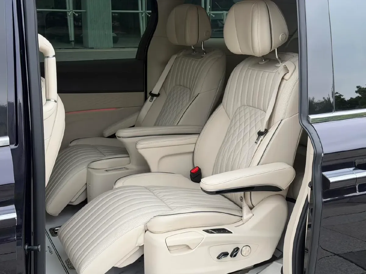 2022 Voyah Dream 1.5T 136HP L4 PHEV 25.57KWH,autocango,china used car exporter,china ev exporter,chinese used car exporter,chinese used ev exporter