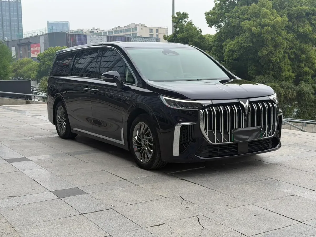 2022 Voyah Dream 1.5T 136HP L4 PHEV 25.57KWH,autocango,china used car exporter,china ev exporter,chinese used car exporter,chinese used ev exporter