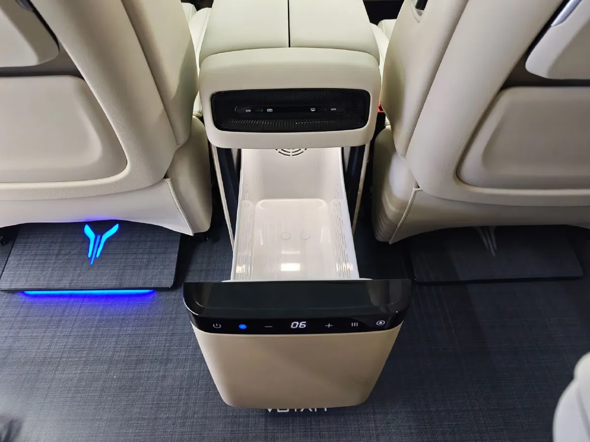 2025 Voyah Dream 1.5T 150HP L4 PHEV 41.7KWH,autocango,china used car exporter,china ev exporter,chinese used car exporter,chinese used ev exporter