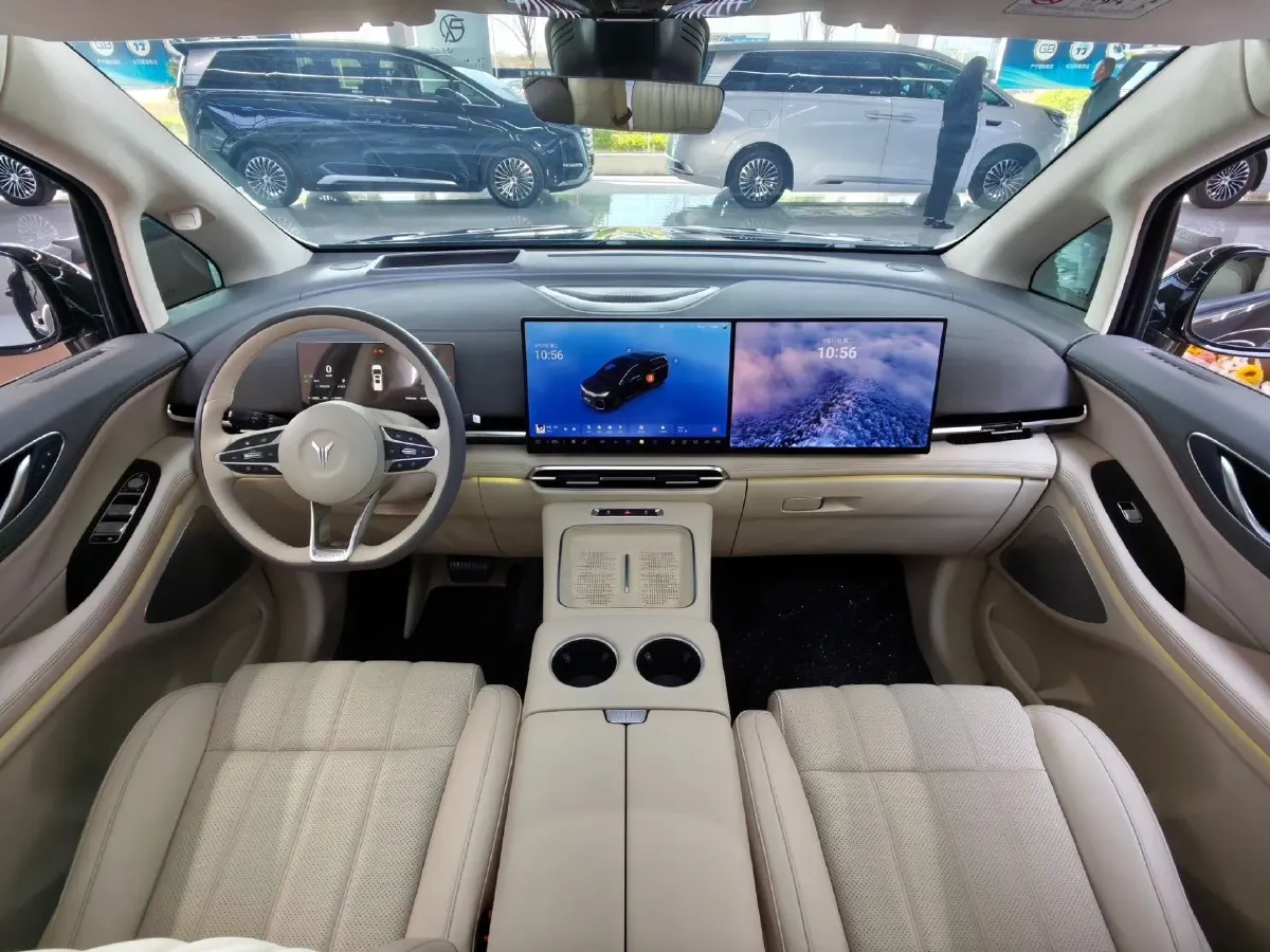 2025 Voyah Dream 1.5T 150HP L4 PHEV 41.7KWH,autocango,china used car exporter,china ev exporter,chinese used car exporter,chinese used ev exporter