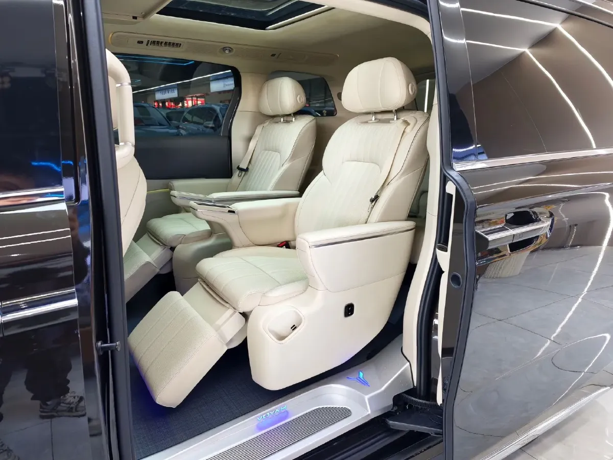 2025 Voyah Dream 1.5T 150HP L4 PHEV 41.7KWH,autocango,china used car exporter,china ev exporter,chinese used car exporter,chinese used ev exporter