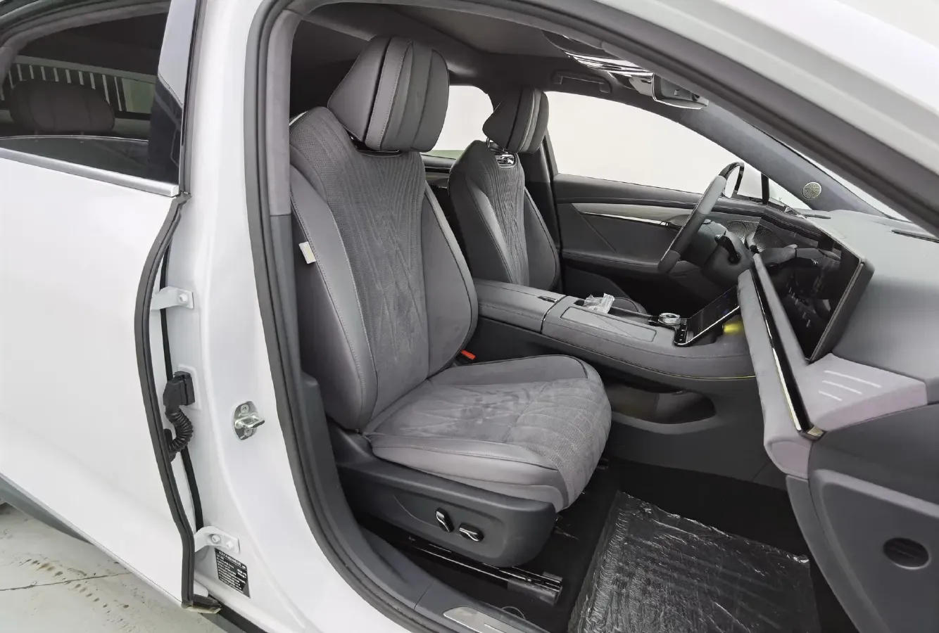 2023 Voyah ZhuiGuang BEV 82.11KWH,autocango,china used car exporter,china ev exporter,chinese used car exporter,chinese used ev exporter