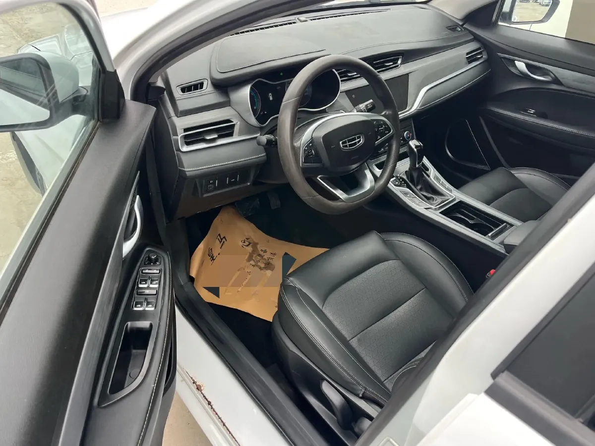 2021 BaoJun 530 1.5T 147HP L4 CVT,autocango,china used car exporter,china ev exporter,chinese used car exporter,chinese used ev exporter