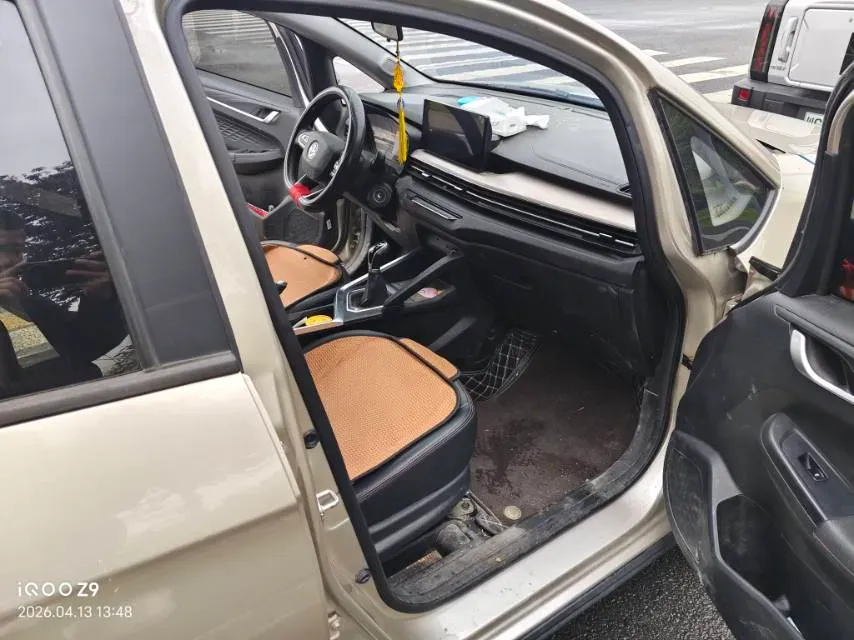 2022 Livan X3 PRO 1.5L 113HP L4 5MT,autocango,china used car exporter,china ev exporter,chinese used car exporter,chinese used ev exporter