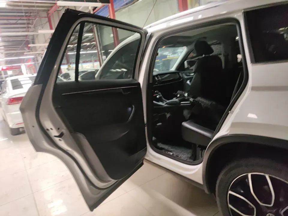 2018 Skoda Kodiak 2.0T 220HP L4 7DCT,autocango,china used car exporter,china ev exporter,chinese used car exporter,chinese used ev exporter