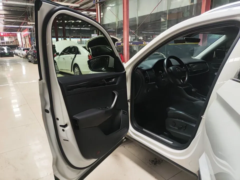 2018 Skoda Kodiak 2.0T 220HP L4 7DCT,autocango,china used car exporter,china ev exporter,chinese used car exporter,chinese used ev exporter