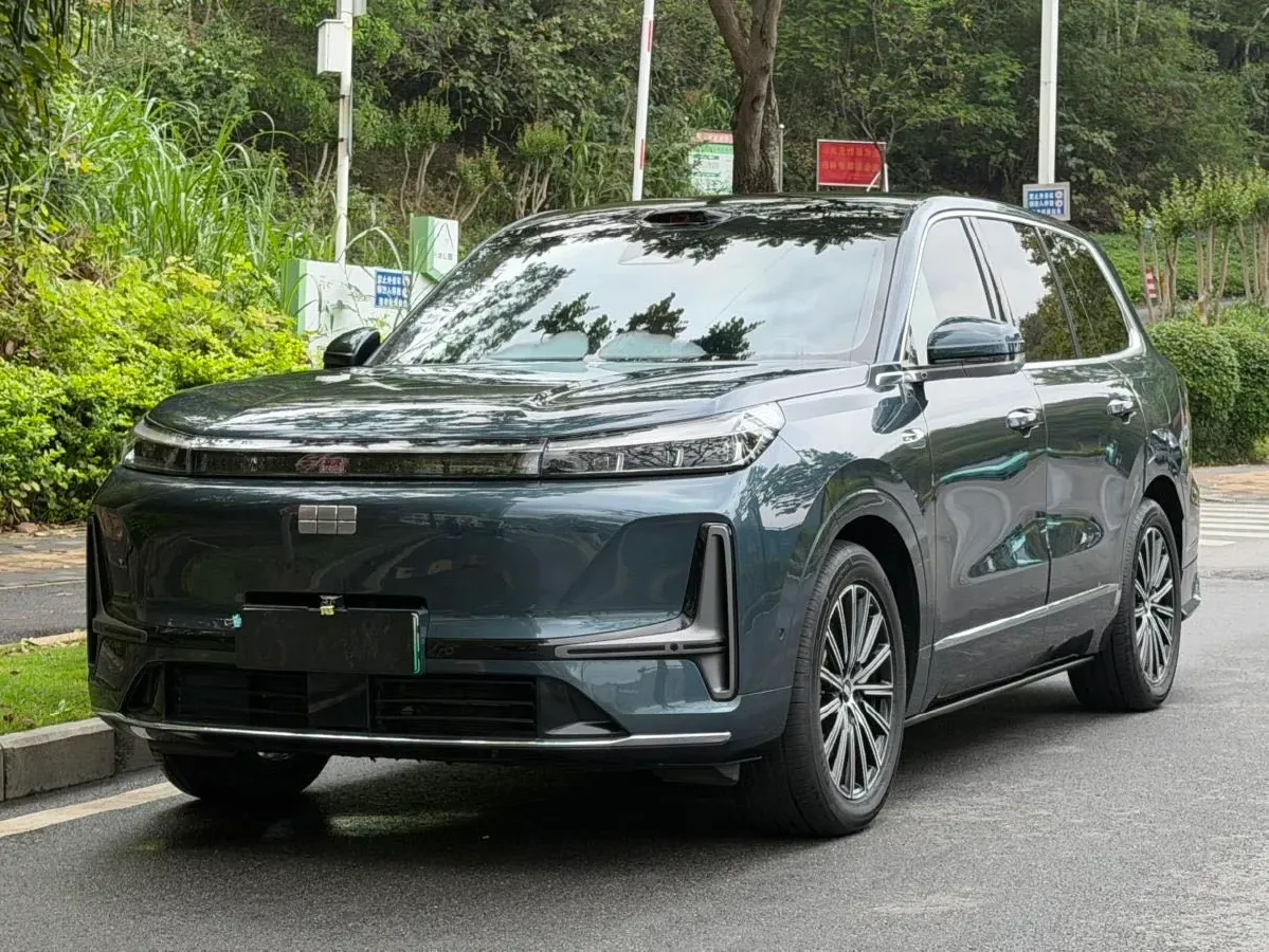 2025 Volkswagen Tiguan L 2.0T 220HP L4 7DCT,autocango,china used car exporter,china ev exporter,chinese used car exporter,chinese used ev exporter