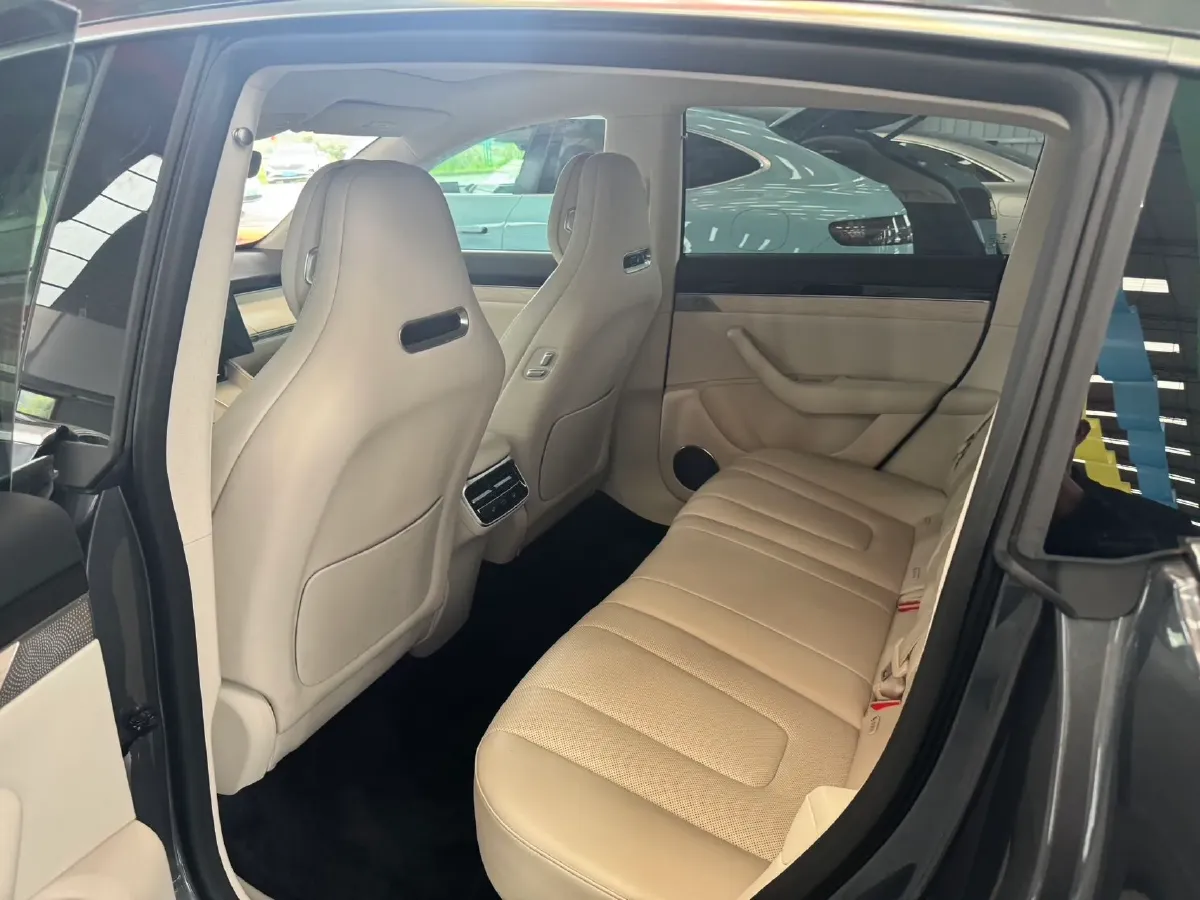 2025 Luxeed R7 REEV 156HP REEV 37KWH,autocango,china used car exporter,china ev exporter,chinese used car exporter,chinese used ev exporter