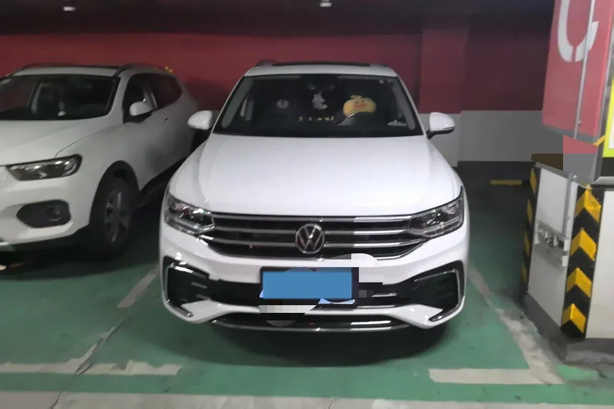 2024 Volkswagen Tiguan L 2.0T 186HP L4 7DCT,autocango,china used car exporter,china ev exporter,chinese used car exporter,chinese used ev exporter